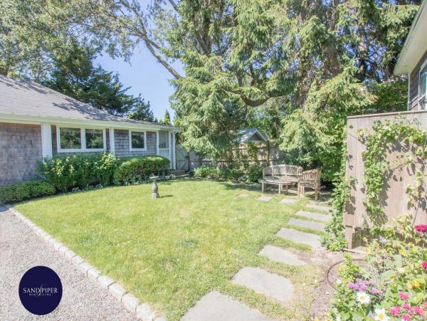 Cape Cod Home 994838
