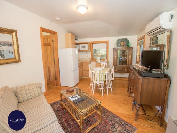 Cape Cod Home 994838