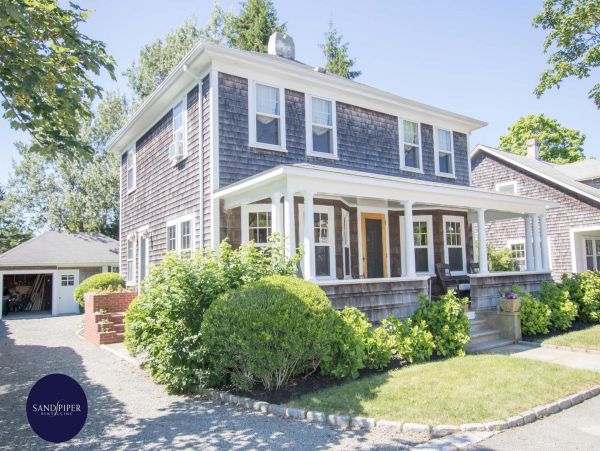 Cape Cod Home 994838