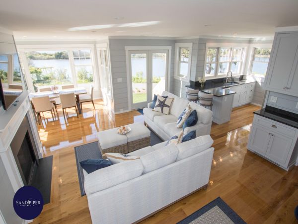 Cape Cod Home 994839
