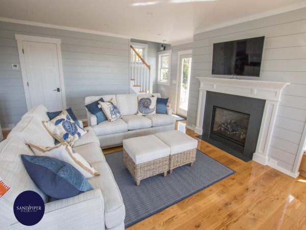 Cape Cod Home 994839