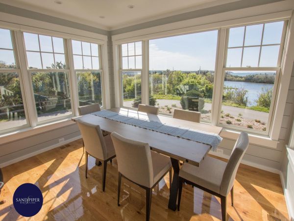 Cape Cod Home 994839