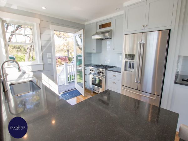 Cape Cod Home 994839