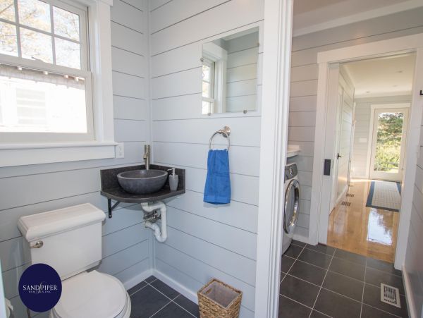 Cape Cod Home 994839