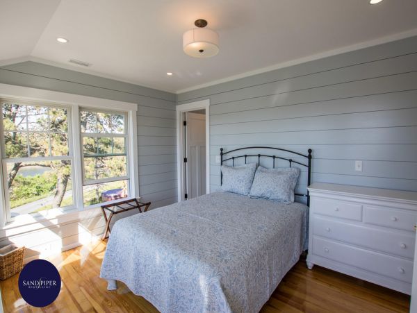 Cape Cod Home 994839