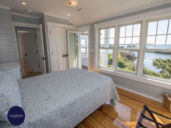 Cape Cod Home 994839