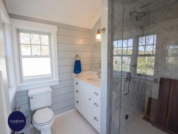 Cape Cod Home 994839