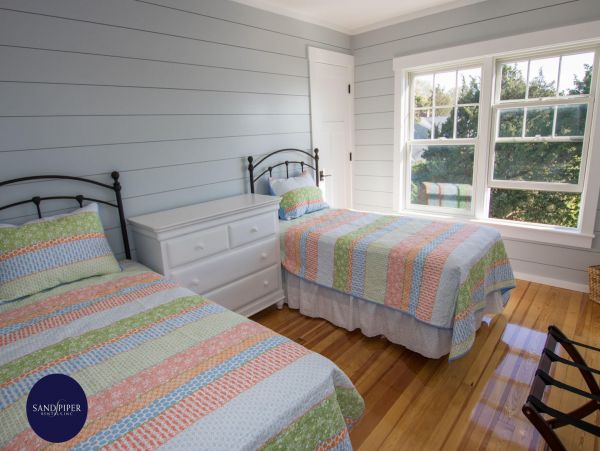 Cape Cod Home 994839