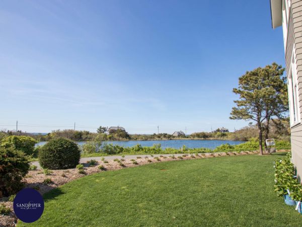 Cape Cod Home 994839