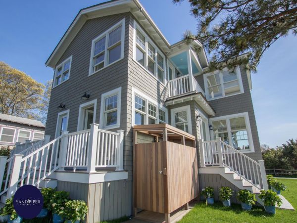 Cape Cod Home 994839