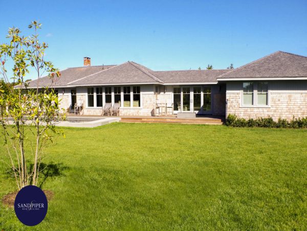 Cape Cod Home 994840