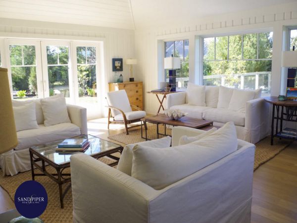 Cape Cod Home 994840