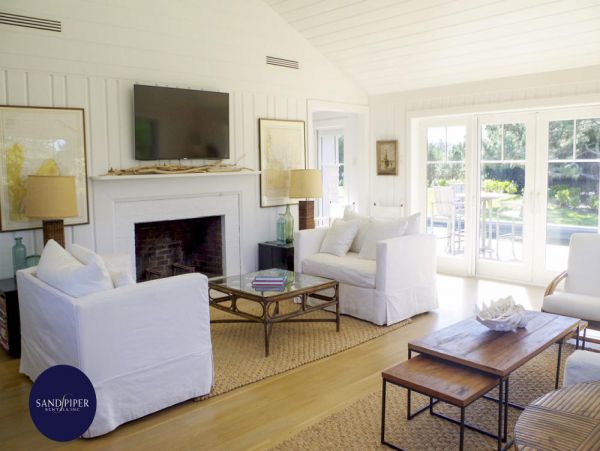 Cape Cod Home 994840
