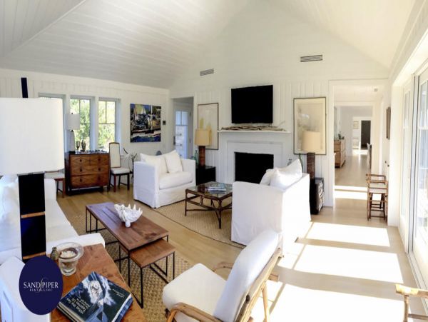 Cape Cod Home 994840
