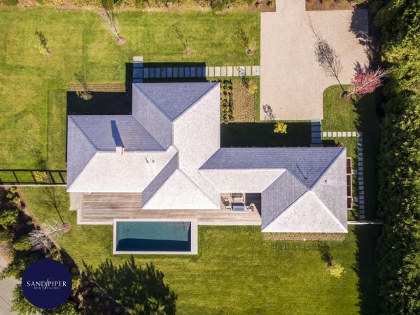 Cape Cod Home 994840