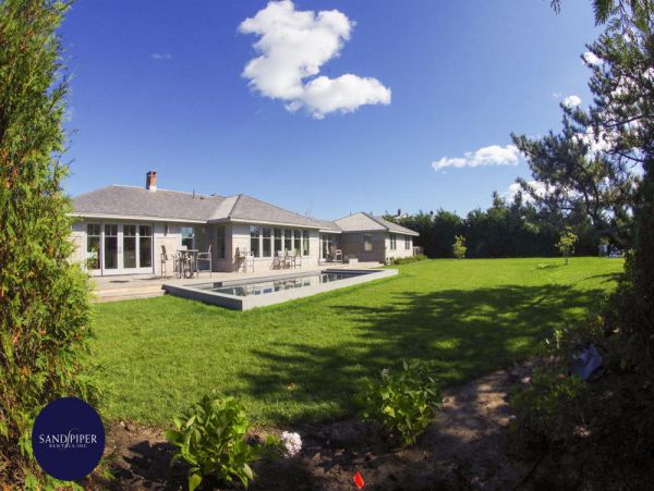 Cape Cod Home 994840