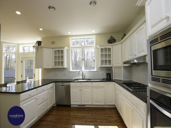 Cape Cod Home 994842