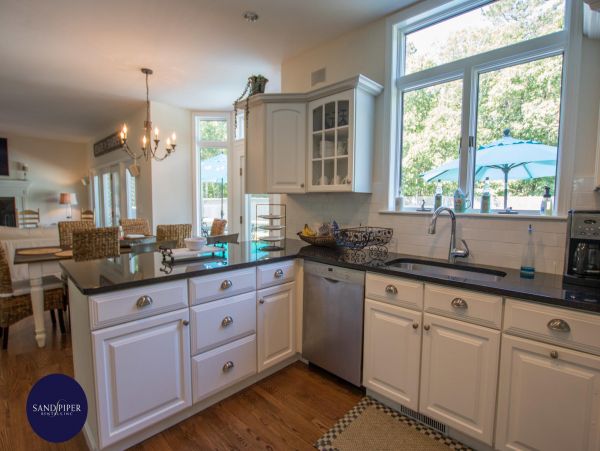 Cape Cod Home 994842