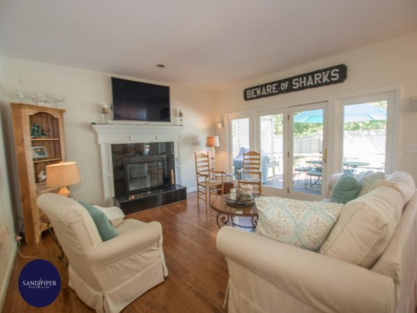 Cape Cod Home 994842