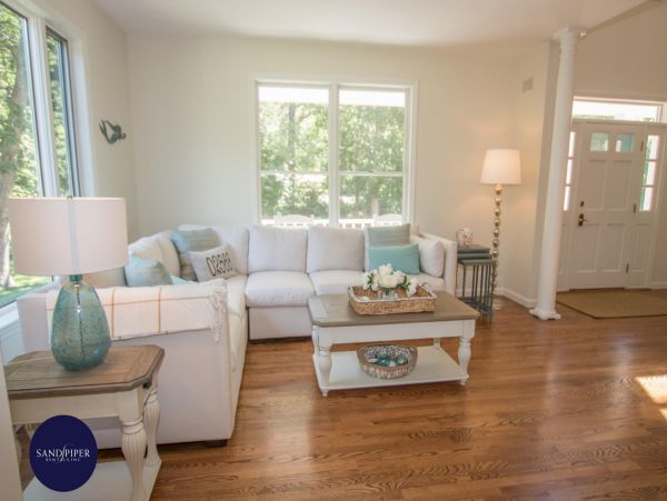 Cape Cod Home 994842