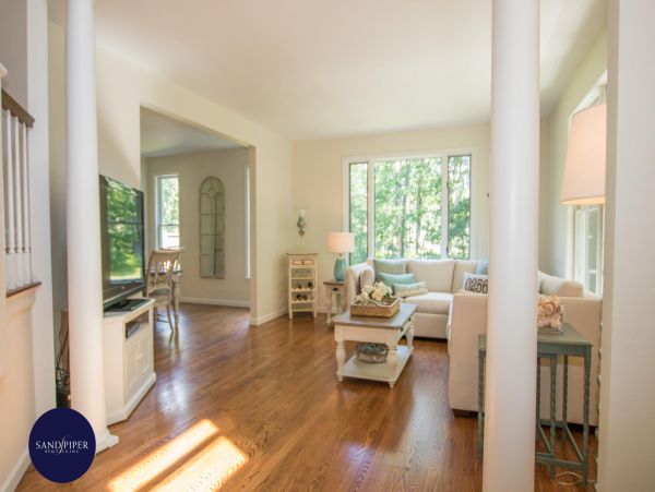 Cape Cod Home 994842