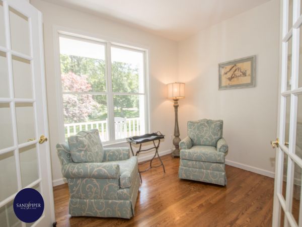 Cape Cod Home 994842
