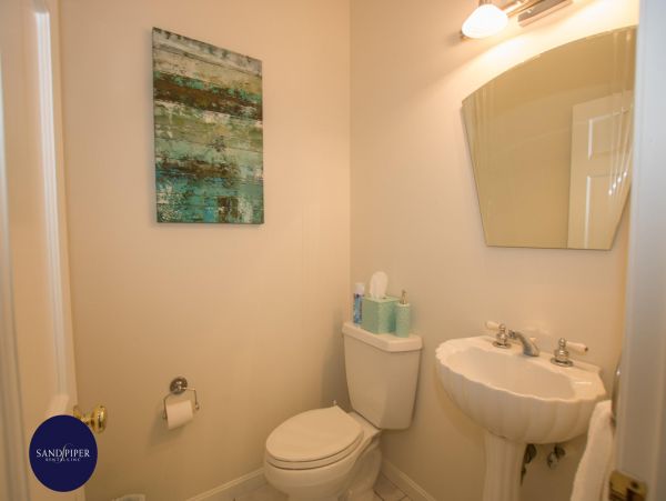 Cape Cod Home 994842
