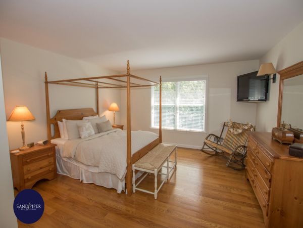 Cape Cod Home 994842