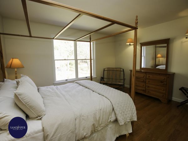 Cape Cod Home 994842