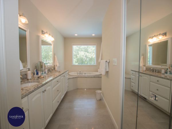 Cape Cod Home 994842