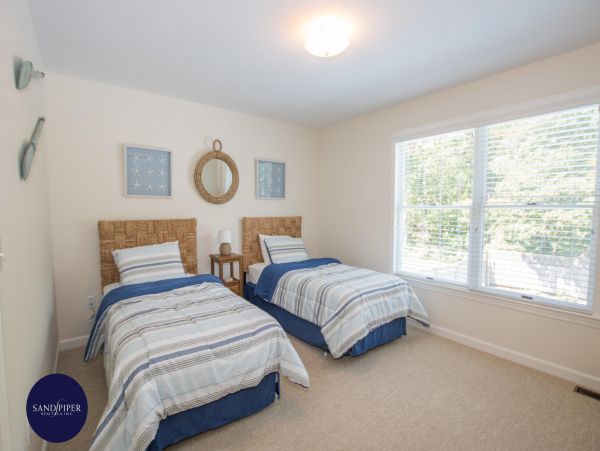 Cape Cod Home 994842