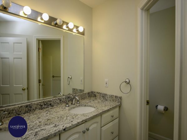 Cape Cod Home 994842