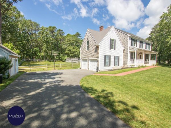 Cape Cod Home 994842