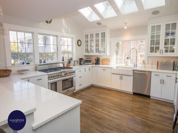 Cape Cod Home 994843
