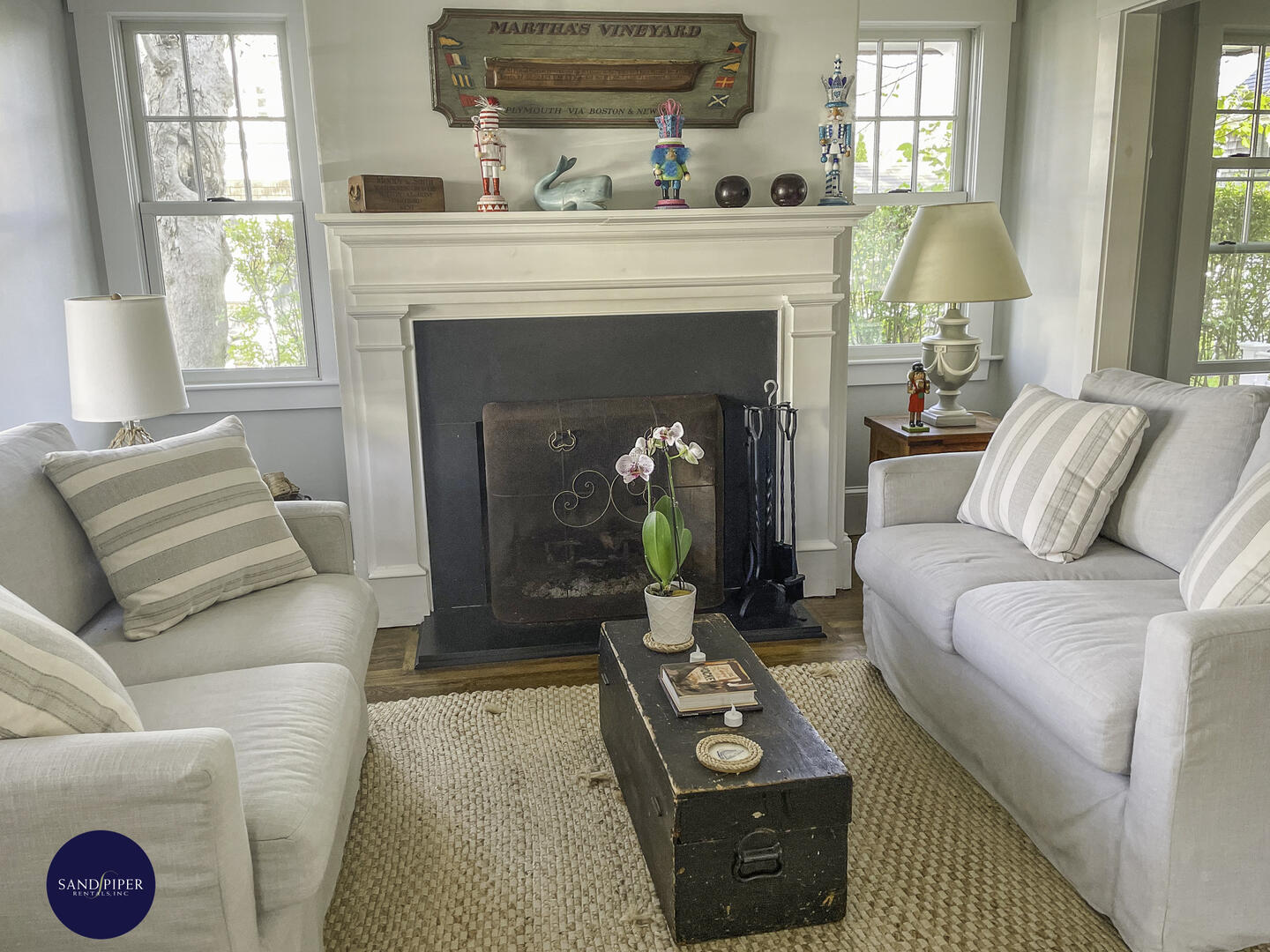 Cape Cod Home 994843