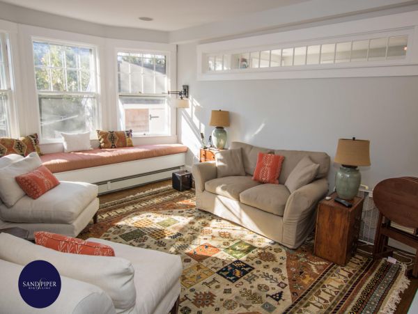 Cape Cod Home 994843