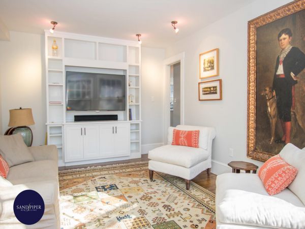 Cape Cod Home 994843