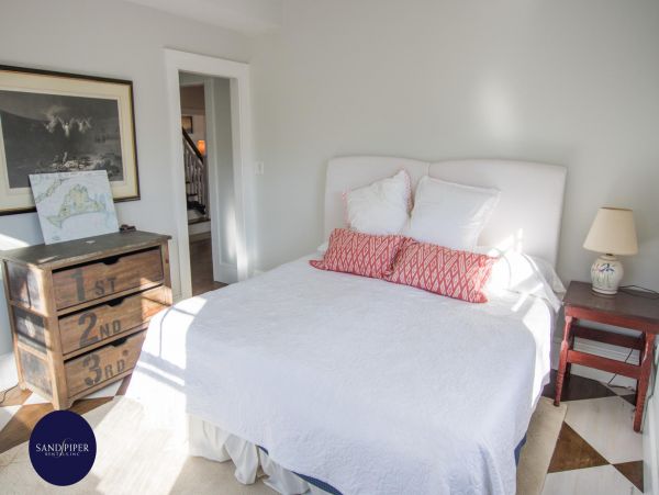 Cape Cod Home 994843