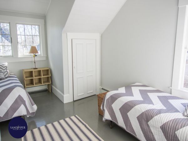 Cape Cod Home 994843