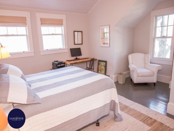 Cape Cod Home 994843