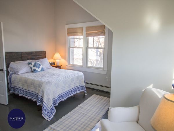 Cape Cod Home 994843