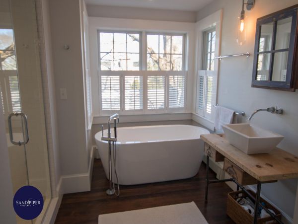 Cape Cod Home 994843