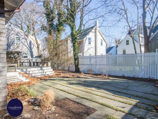 Cape Cod Home 994843