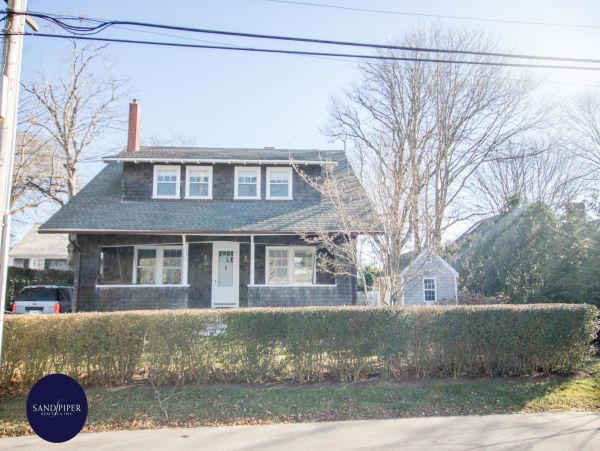 Cape Cod Home 994843