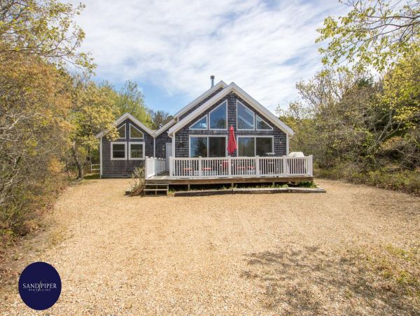 Cape Cod Home 994845