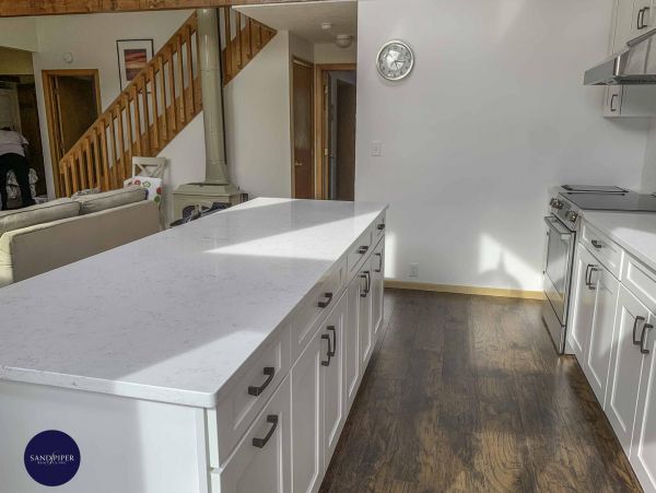 Cape Cod Home 994845