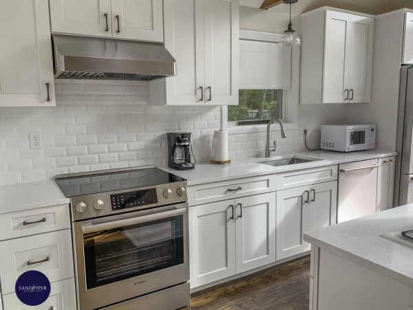 Cape Cod Home 994845