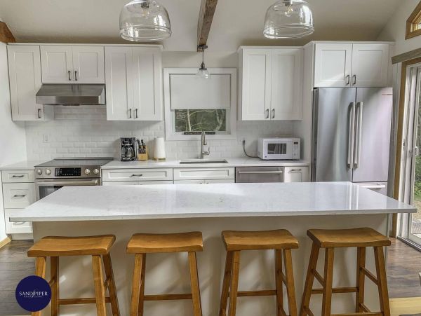 Cape Cod Home 994845