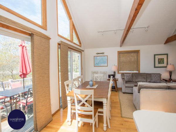 Cape Cod Home 994845