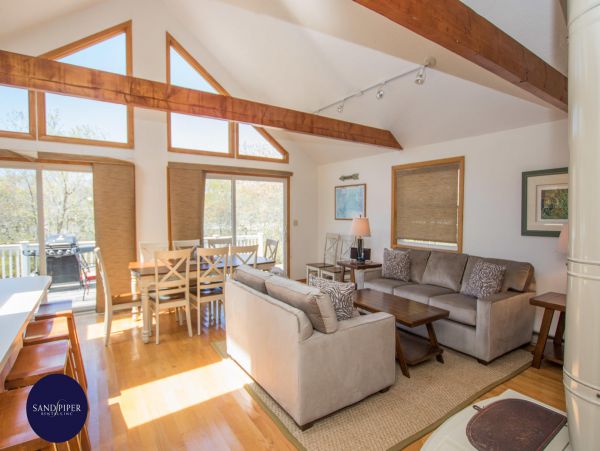 Cape Cod Home 994845